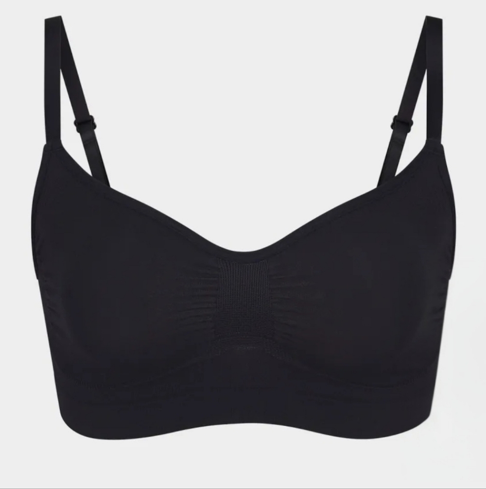 SKIMS Seamless Sculpt Pullover Bra